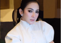 Demi Tampil Maksimal Saat Makan Siang Bareng Kesayangan Incess, Syahrini Kepergok Pakai Kalung Mewah Harga Fantastis!