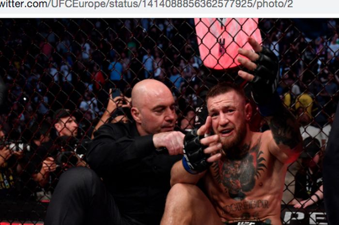 Petarung kelas ringan UFC, Conor McGregor, pasca-pertarungan melawan Dustin Poirer di acara utama UFC 264, Las Vegas, Amerika Serikat, Minggu (11/7/2021).