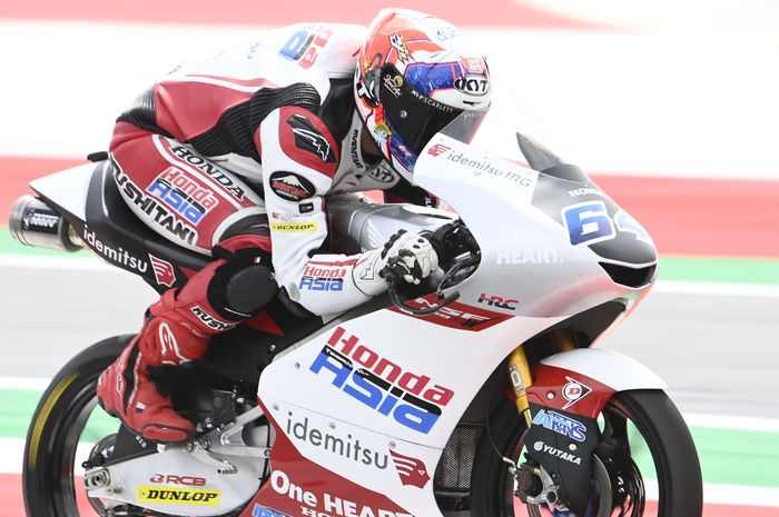 Aksi pembalap Honda Team Asia, Mario Suryo Aji, pada latihan bebas Moto3 Austria di Red Bull Ring, Austria, 19 Agustus 2022.