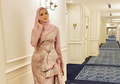 Gaya Mulan Jameela Hadiri Resepsi Pernikahan Syahrini dan Reino Barack Jadi Sorotan, Netizen : Terlalu Ketat!