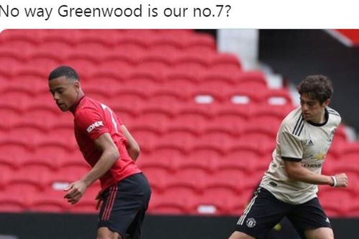 Striker Manchester United, Mason Greenwood, menggunakan nomor kostum tujuh saat sesi latihan. Hal ini membuat penggemar The Red Devils heboh.