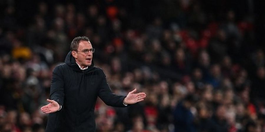 Bek Ringkih Man United Cengengesan Bareng Netizen Indonesia di Instagram, Ralf Rangnick Beri Peringatan Keras