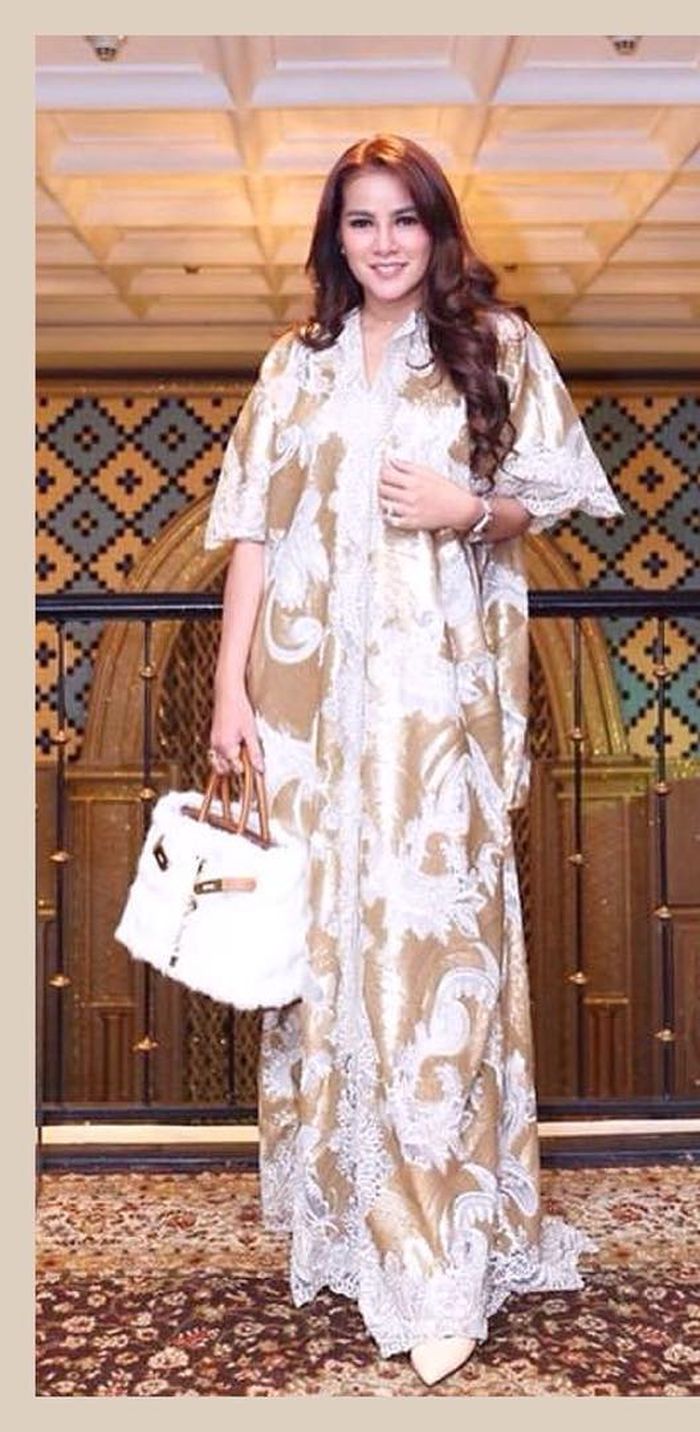 Bukan Tas Kulit Begini Gaya Olla Ramlan Saat Kenakan Tas Bukan Tas Kulit Begini Gaya Olla Ramlan Saat Kenakan Tas