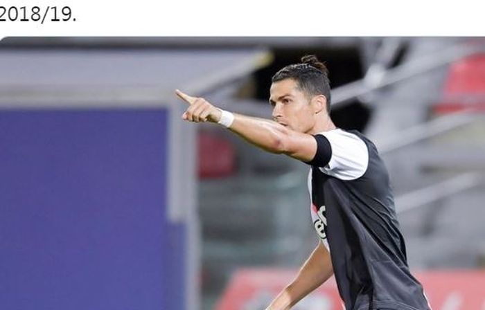 Megabintang Juventus, Cristiano Ronaldo, mencetak gol ke gawang Bologna laga Liga Italia di Stadion Renato Dall'Ara, Senin (22/6/2020).