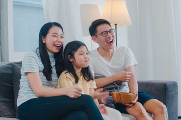 Ternyata Familyquality Dengan Nonton Tv Bareng Si Kecil Bisa Membantu Moms Lebih Mengenal Emosi Mereka Lo Ini Penjelasannya Semua Halaman Nakita