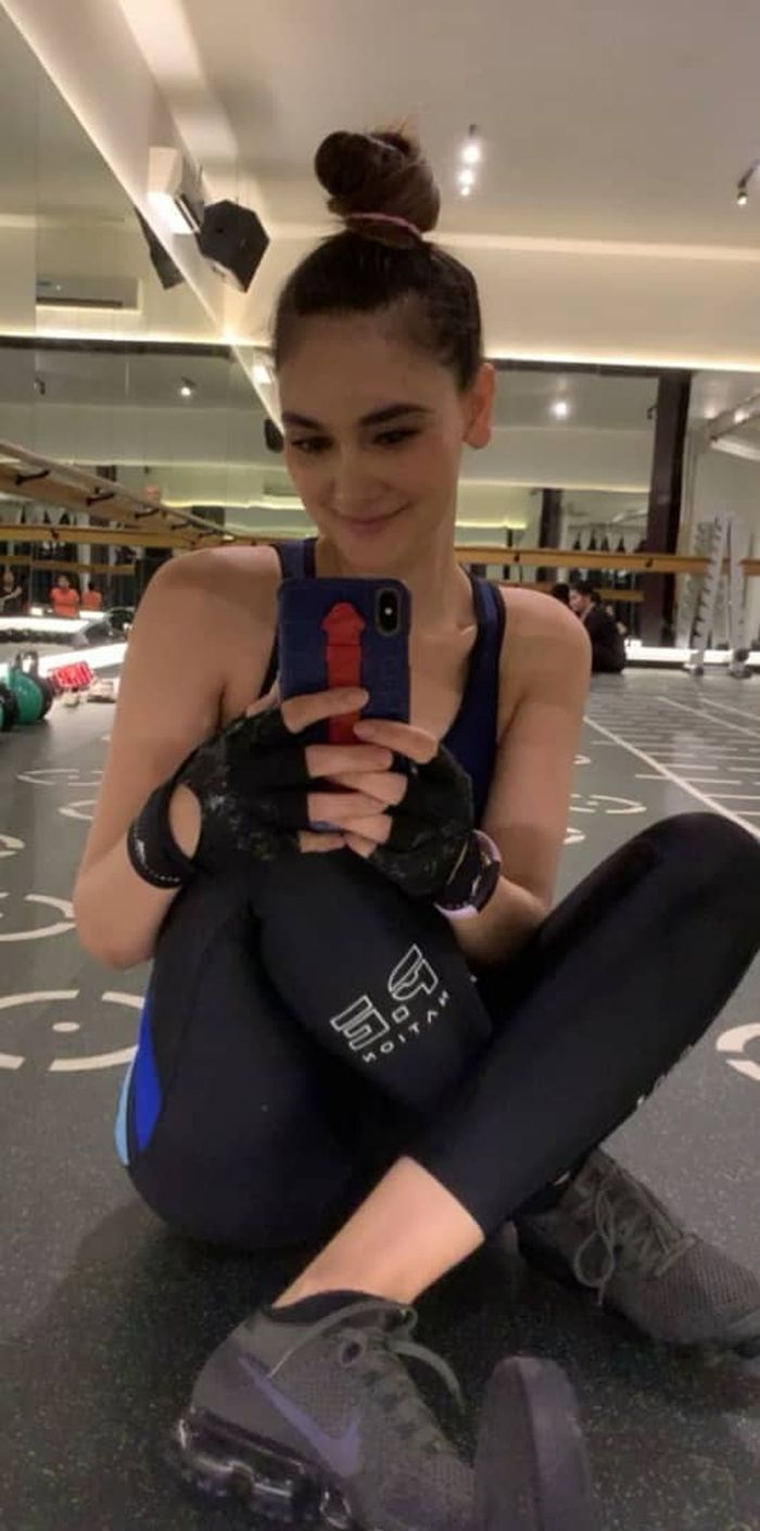 Gaya Luna Maya saat olahraga yang diunggah di instagram