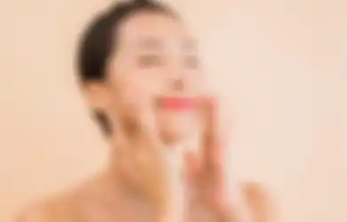 Jarang Perhatikan Kondisi Kulit Saat di Rumah Saja? Jangan Lagi Diabaikan, Termasuk Rutin Gunakan Tabir Surya Walau di Dalam Rumah!!