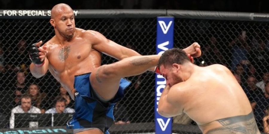 Momen Jagoan Pura-pura Tertendang KO di UFC Paris Bikin Israel Adesanya Kagum