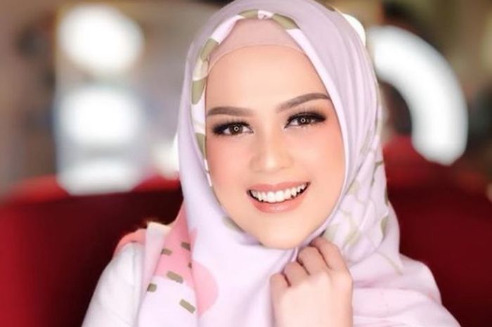 Roger Danuarta dan Cut Meyriska