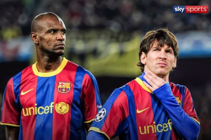 Ekspresi Eric Abidal dan Lionel Messi saat menjadi rekan setim di Barcelona.