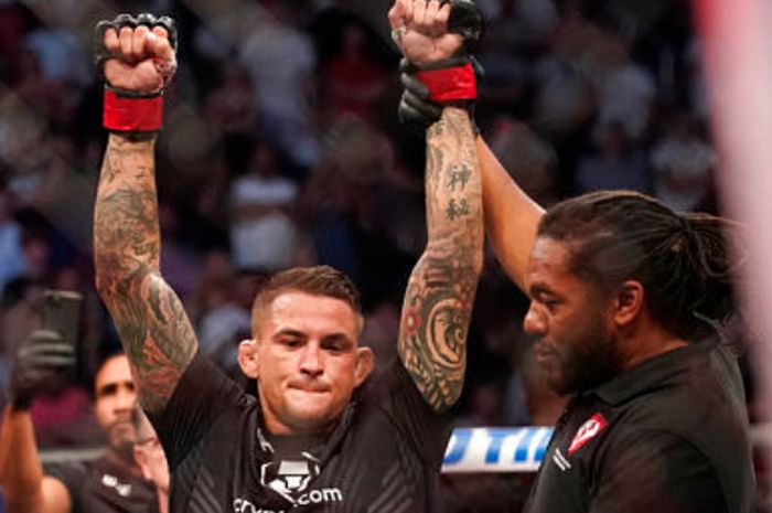 Petarung kelas ringan UFC, Dustin Poirier, usai dinyatakan menang atas Conor McGregor di T-Mobile Arena, Las Vegas, Amerika Serikat, Minggu (11/7/2021).