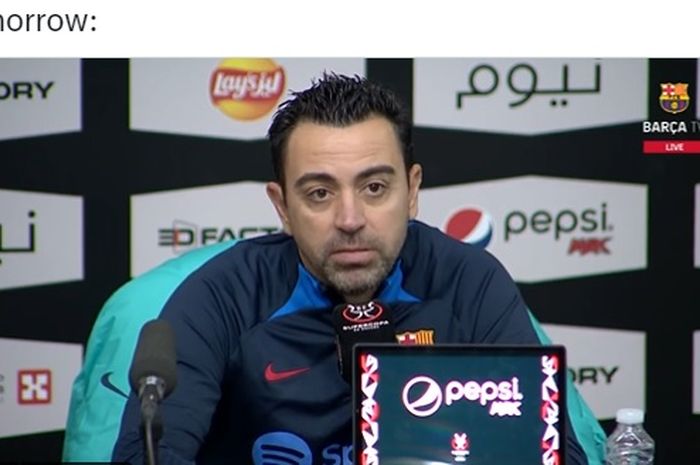 Pelatih Barcelona, Xavi Hernandez, berbicara dalam konferensi pers.