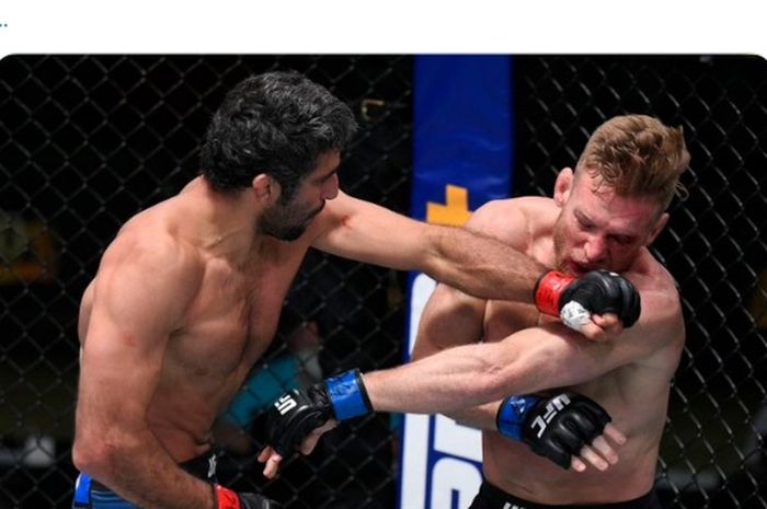 Jagoan UFC dari kelasnya Islam Makhachev, Beneil Dariush (kiri) dalam salah satu pertarungannya.