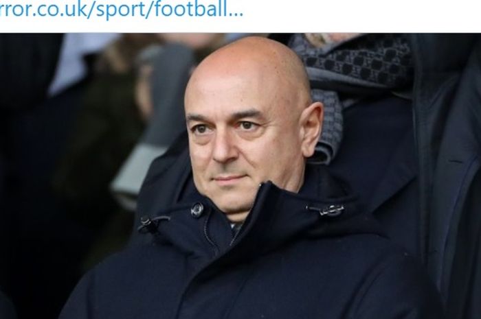 Eks striker Tottenham Hotspur, Mido, menyemprot Daniel Levy yang gagal mendatangkan Antonio Conte sebagai pelatih baru.