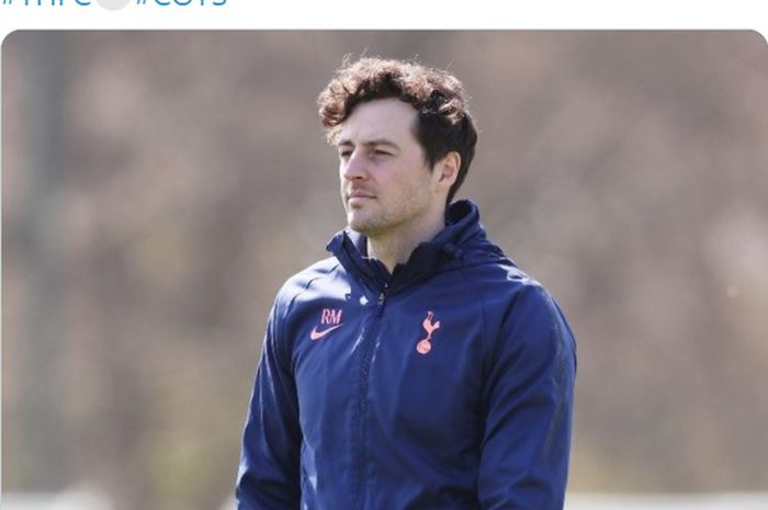  Mantan gelandang Tottenham Hotspur, Ryan Mason, dipercaya untuk menjadi penerus Jose Mourinho melatih Harry Kane cs.