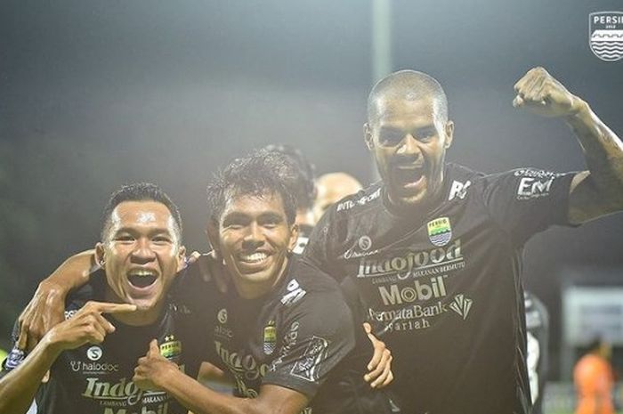 Pemain Persib Bandung merayakan kemenangan atas Persiraja (5/3/2022).