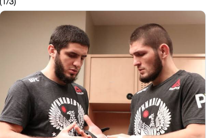 Dua petarung UFC, Islam Makhachev (kiri) dan Khabib  Nurmagomedov.