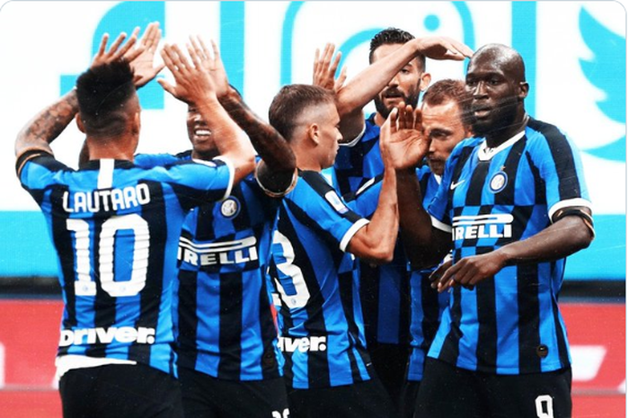 Inter Milan berhasil mengalahkan Sampdoria dengan skor akhir 2-1 pada laga pekan ke-25 Liga Italia, Minggu (21/6/2020) atau Senin dini hari WIB.  unggul di babak pertama berkat gol dari Romelu Lukaku dan Lautaro Martinez