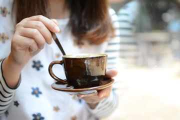 Sering minum kopi bisa bikin payudara mengecil?