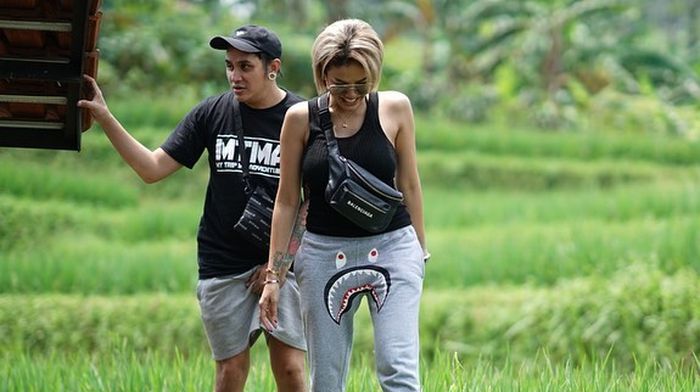 Nikita Mirzani dan <a href='https://kupang.tribunnews.com/tag/vicky-nitinegoro' title='Vicky Nitinegoro'>Vicky Nitinegoro</a>