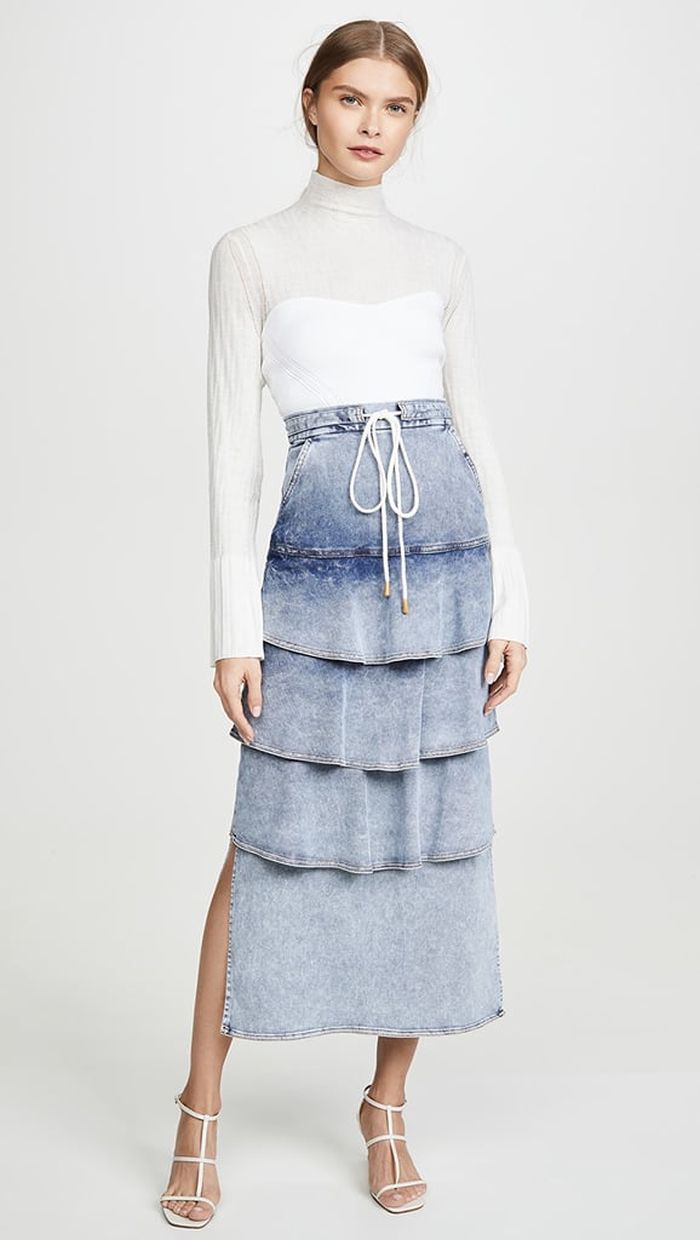 Rok denim masih jadi <a href='https://batam.tribunnews.com/tag/tren' title='tren'>tren</a> fashion <a href='https://batam.tribunnews.com/tag/2020' title='2020'>2020</a>