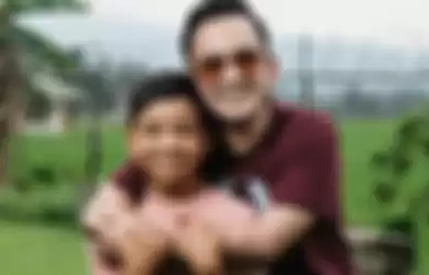 Diiringi Lagu Ayah, Ruben Onsu Terkejut Betrand Peto Datang ke Ulang Tahunnya: Dia Adalah Hadiah Terindah, Ini Videonya 