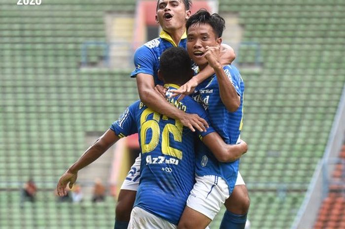 Para pemain Persib  Bandung merayakan gol ke gawang Hanoi FC dalam turnamen Asia Challenge 2020 di Stadion Shah Alam, Selangor, Malaysia, Minggu (19/1/2020).