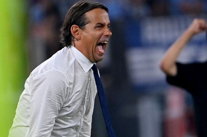 Ekspresi pelatih Inter Milan, Simone Inzaghi. Ia mungkin menjalani duel kontra Benfica di Liga Champions (11/4/2023) sebagai momen perpisahan dengan Inter.