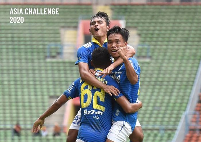 Para pemain Persib  Bandung merayakan gol ke gawang Hanoi FC dalam turnamen Asia Challenge 2020 di Stadion Shah Alam, Selangor, Malaysia, Minggu (19/1/2020).