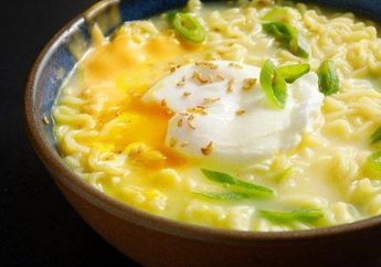 Ibu Harus Tahu, Ini Bahaya Makan Mi Instan dengan Telur Setengah Matang
