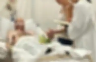Momen Memilukan Ketika Ayah dari 6 Anak Ini Mengikat Janji dengan Wanita Tercinta Beberapa Jam Sebelum Meninggal Karena Penyakit Mematikan Ini