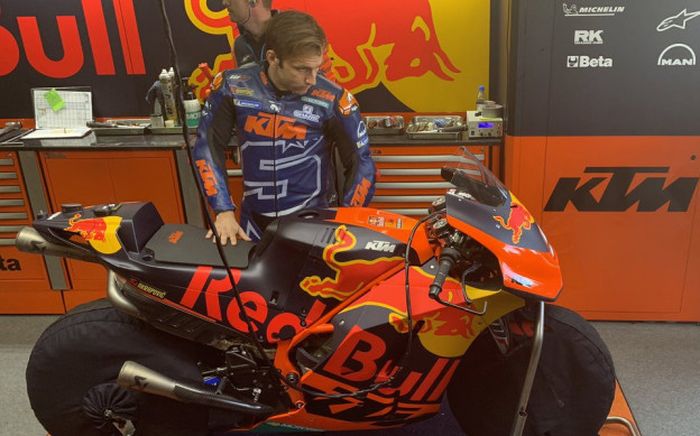 Johann Zarco saat menjajal motor KTM RC16 pada tes IRTA di Sirkuit Ricardo Tormo, Valencia.