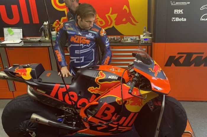 Johann Zarco saat menjajal motor KTM RC16 pada tes IRTA di Sirkuit Ricardo Tormo, Valencia.