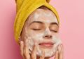 Pilihan Sabun Cuci Muka Anti Aging untuk Wajah Glowing dan Awet Muda di Bawah Rp 50 Ribu