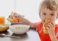 Memberikan MPASI Instan Anti Ribet Buat Nutrisi Si Kecil, Amankah?