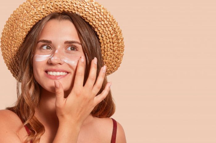 3 Rekomendasi Sunscreen untuk Kulit Berminyak dan Kusam di Bawah 100