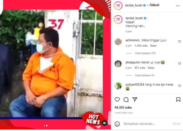 Kuat Maruf tertawa di lokasi rekonstruksi