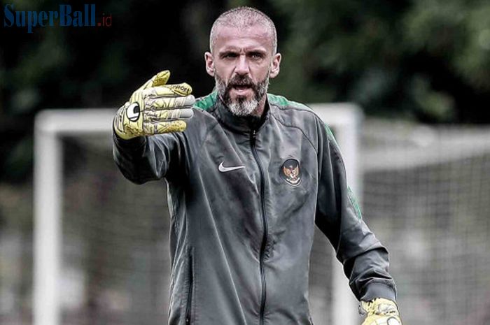 Pelatih Kiper Timnas Indonesia, Eduardo Perez saat menjalani pemusatan latihan timnas U-23 Indonesia