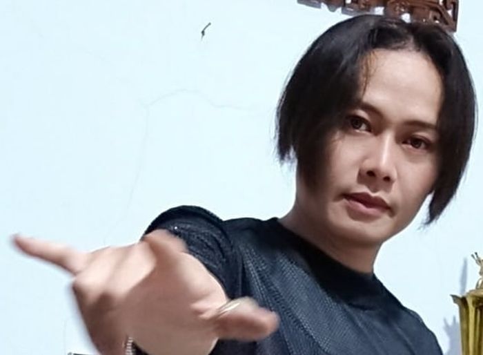 Potret pedangdut Alam, pelantun lagu 'Mbah Dukun'