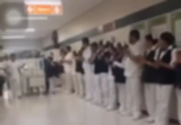 Sumbangkan Organ Tubuh dan Selamatkan 3 Nyawa Anak Lainnya, Staf Rumah Sakit Beri Penghormatan pada Jenazah Balita Ini