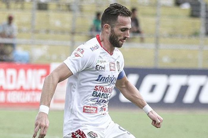 Striker Bali United, Ilija Spasojevic, saat laga kontra Semen Padang pada pekan ke-30 Liga 1 2019.