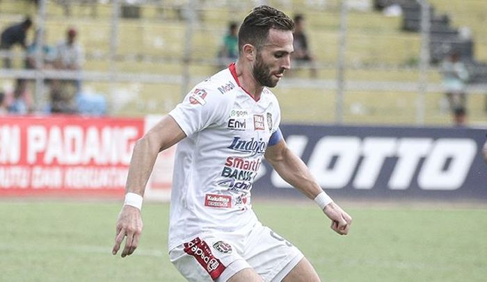 Striker Bali United, Ilija Spasojevic, saat laga kontra Semen Padang pada pekan ke-30 Liga 1 2019.