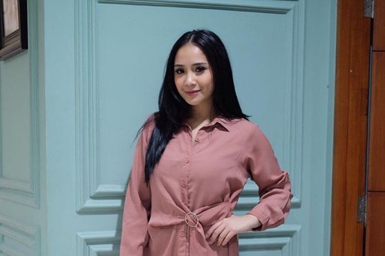 Foto nagita slavina. Nagita Slavina mandi body. Nagita Slavina fake body