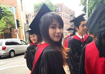 Satu Almamater dengan Mendikbud Nadiem Makarim, Perempuan Berparas Ayu Ini Torehkan Rekor Gemilang dalam Dunia Pendidikan Kita!
