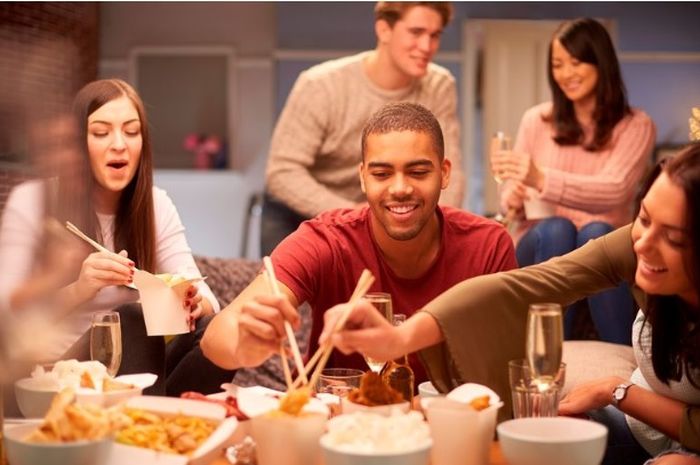 Bukannya Menahan Lapar, Makan Sahur Sampai Kenyang Justru