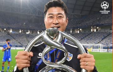 Pelatih Kim Do-hoon yang tengah dirumorkan bakal menjadi pengganti Luis Milla dan menjadi pelatih baru Persib Bandung.