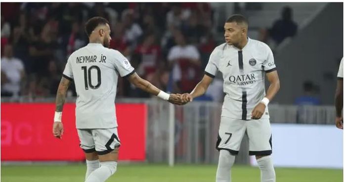 Dua penyerang Paris Saint-Germain, Neymar dan Kylian Mbappe, yang dikabarkan sedang tidak akur.
