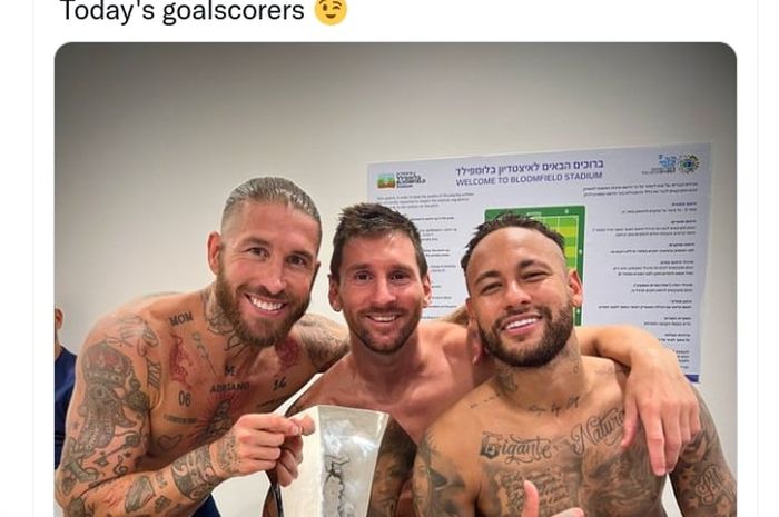 Momen kebersamaan Sergio Ramos (kiri) dengan Lionel Messi dan Neymar Jr setelah mengantar PSG juara Piala Super Prancis dengan mengalahkan Nantes (31/7/2022).