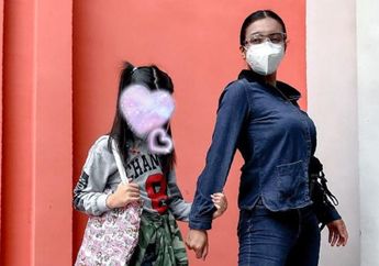 Putri Kecilnya Dinyatakan Sembuh Setelah 3 Tahun Melawan Penyakit Leukimia, Denada Haru Tak Henti Ucap Syukur: Perjuangan Kemoterapi Enggak Mudah
