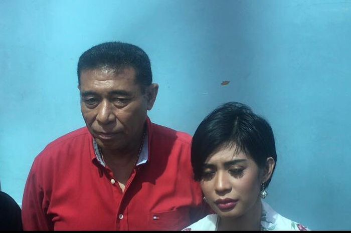 Karen Pooroe dan kuasa hukumnya, Wemmy Amanupunyo saat Grid.ID jumpai di kawasan Tendean, Jakarta Selatan, Selasa (10/3/2020).